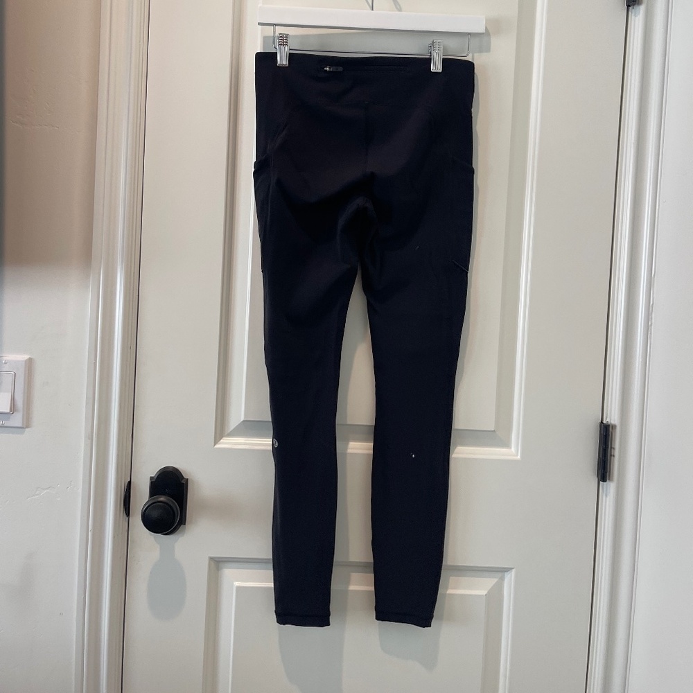 LULU black leggings with pockets
